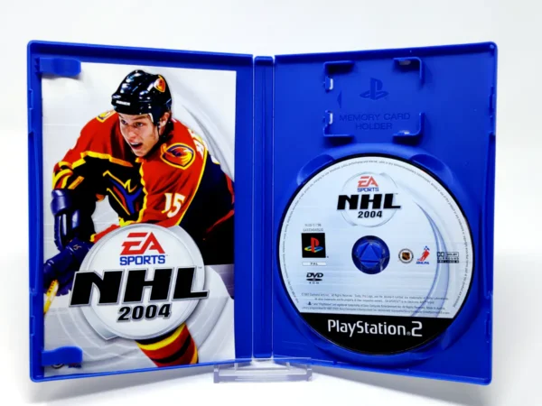 Interior del juego NHL 2004 (FRA) para PlayStation 2 con disco y manual
