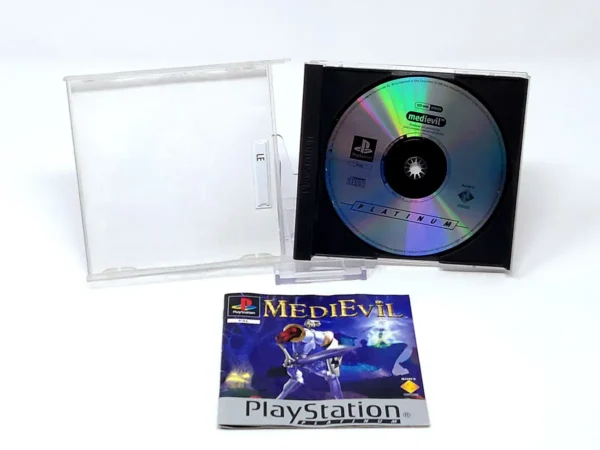 Interior del juego MediEvil (ESP) (Platinum) para PlayStation 1 con disco y manual