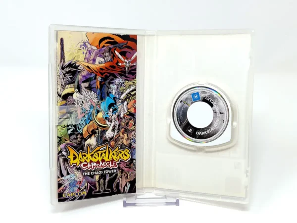 Interior del juego Darkstalkers Chronicle: The Chaos Tower (ESP) (Essentials) para PSP con disco y manual