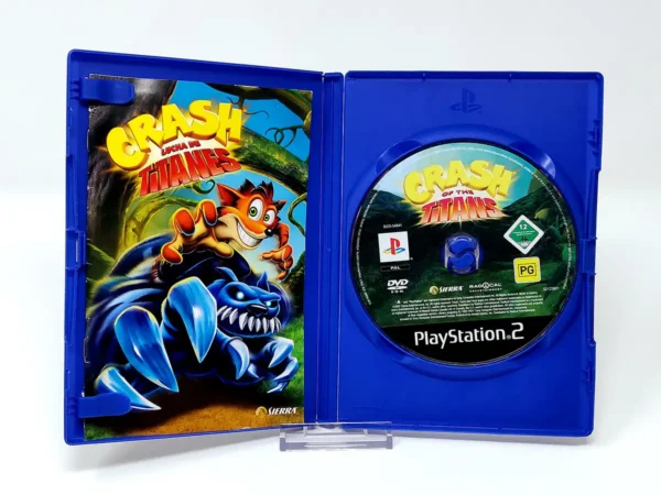 Interior del juego Crash Lucha de Titanes (ESP) para PlayStation 2 con disco y manual
