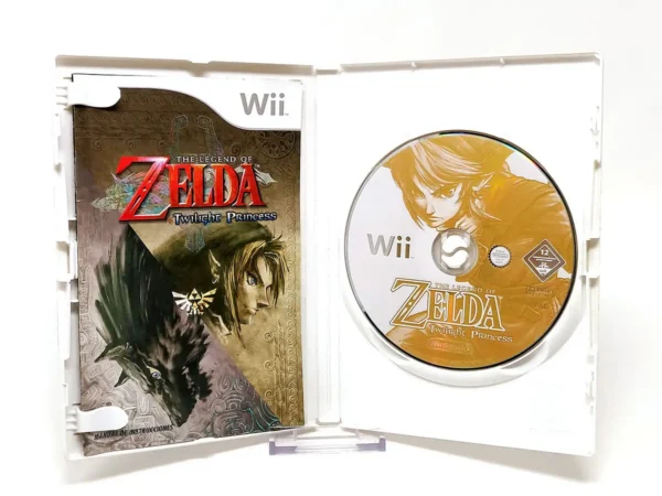 Interior del juego The Legend of Zelda: Twilight Princess (ESP) para Nintendo Wii con disco y manual