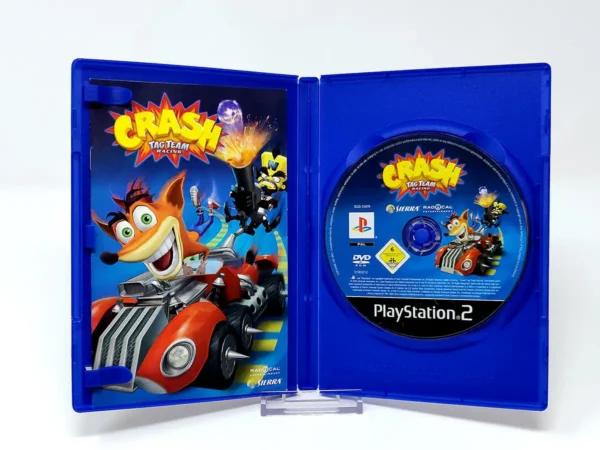 Interior del juego Crash Tag Team Racing (ESP) para PlayStation 2 con disco y manual