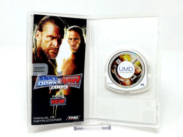 Interior del juego WWE SmackDown vs. Raw 2009 (ESP) para PSP con disco y manual