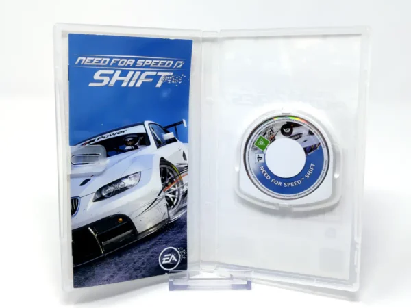 Interior del juego Need for Speed: Shift (Essentials) (ESP) para PSP con disco y manual