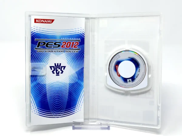 Interior del juego Pro Evolution Soccer 2012 (ESP) para PSP con disco y manual
