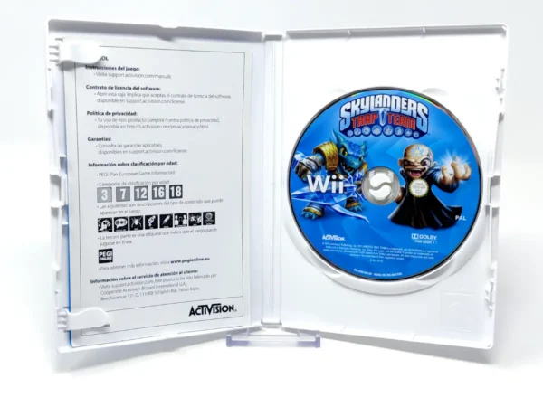 Lateral de la caja de Skylanders Trap Team (ESP) para Nintendo Wii