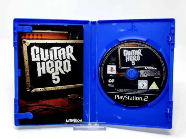 Interior del juego Guitar Hero 5 (ESP) para PlayStation 2 con disco y manual