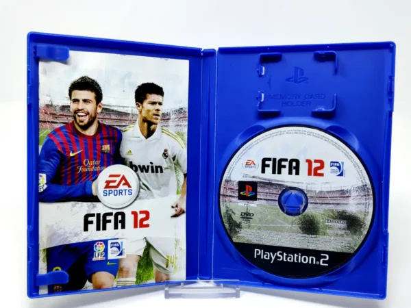 Interior del juego FIFA 12 (ESP) para PlayStation 2 con disco y manual