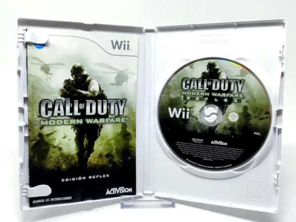 Interior del juego Call of Duty 4: Modern Warfare (Edición Reflex) (ESP) para Nintendo Wii con disco y manual