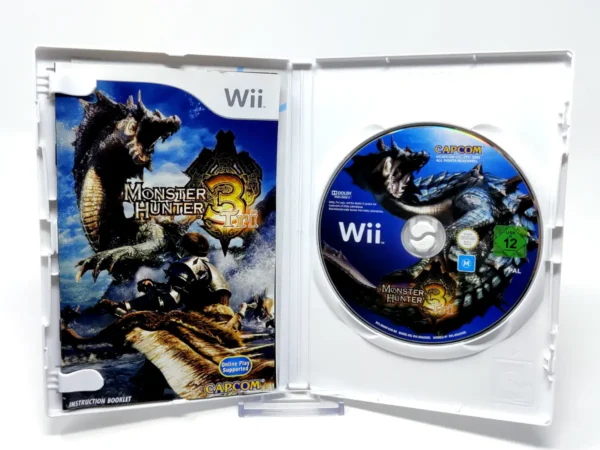 Interior del juego Monster Hunter Tri (UK) para Nintendo Wii con disco y manual