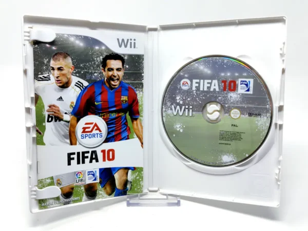 Interior del juego FIFA 10 (ESP) para Nintendo Wii con disco y manual