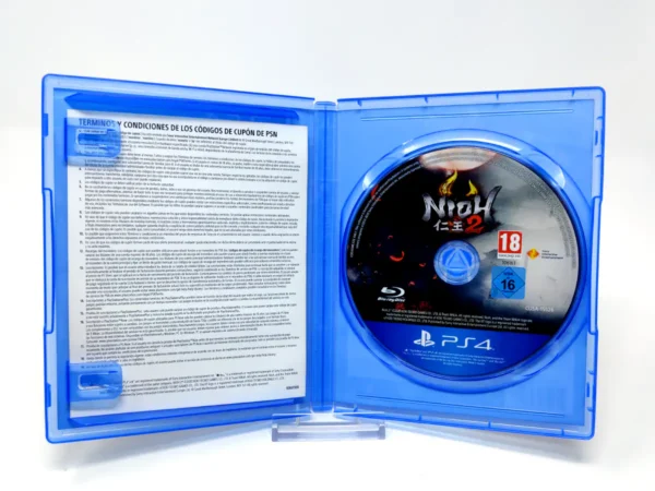 Interior del juego Nioh 2 (ESP) para PlayStation 4 con disco y manual