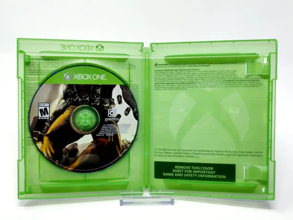 Interior del juego Duke Nukem 3D: 20th Anniversary World Tour (USA) para XBOX One con disco y manual
