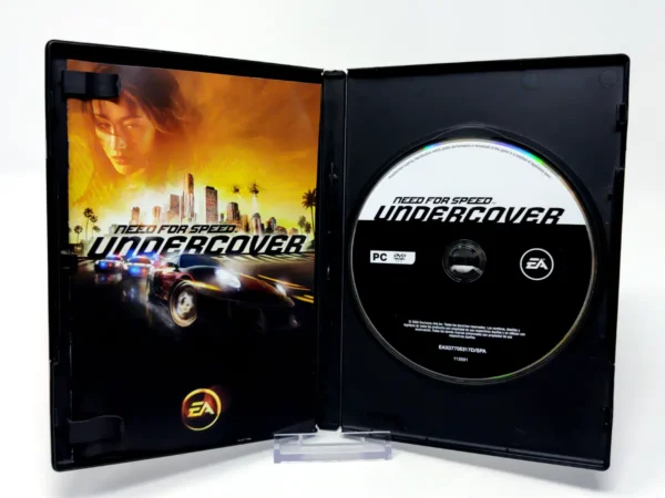 Interior del juego Need For Speed Undercover (ESP) para PC con disco y manual