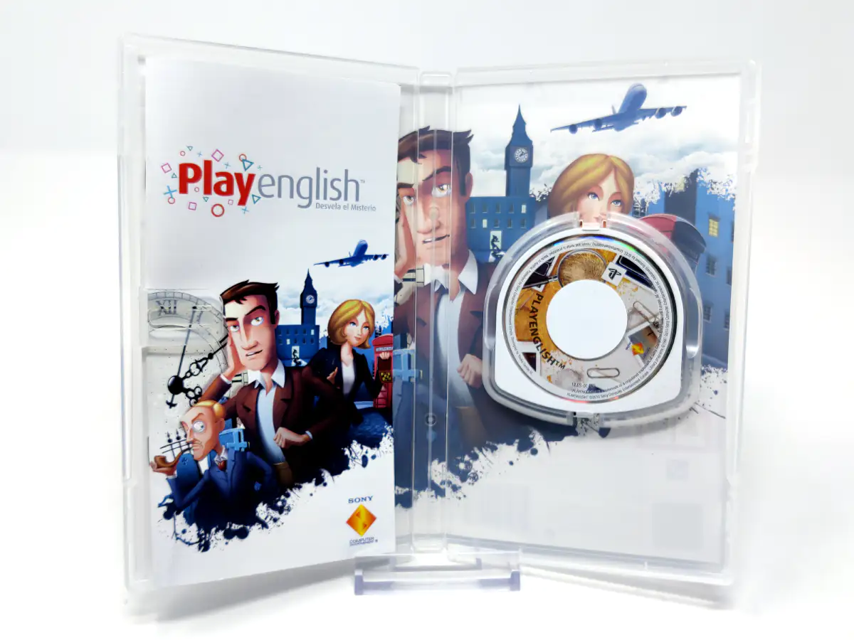 Interior del juego PlayEnglish: Desvela el Misterio (ESP) para PSP con disco y manual