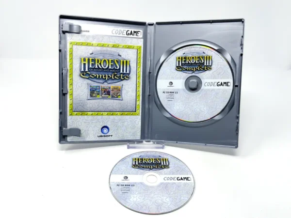 Interior del juego Heroes of Might and Magic 3: Complete (ESP) para PC con disco y manual