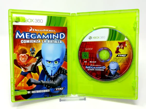 Interior del juego MegaMind: Comienza la Batalla (ESP) para XBOX 360 con disco y manual