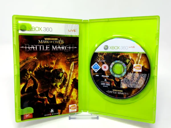 Interior del juego Warhammer: Battle March (ESP) para XBOX 360 con disco y manual
