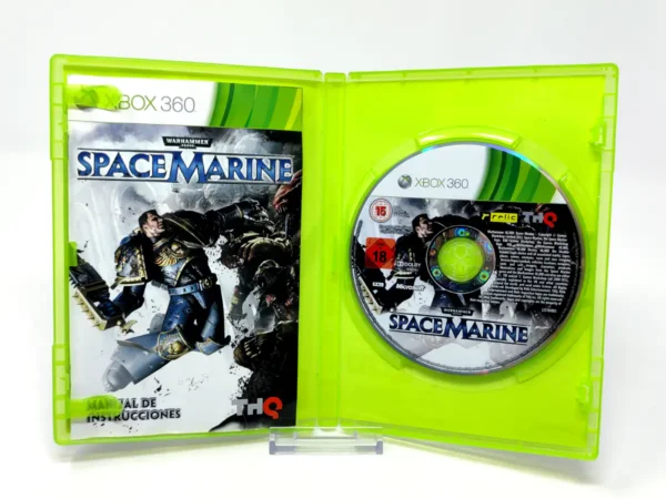 Interior del juego Warhammer 40,000: Space Marine (ESP) para XBOX 360 con disco y manual