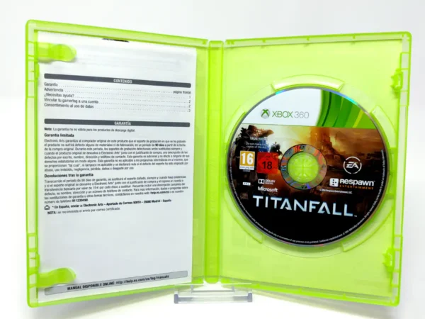 Interior del juego Titanfall (ESP) para XBOX 360 con disco y manual