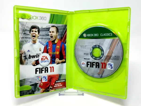 Interior del juego FIFA 11 (ESP) (Classics) para XBOX 360 con disco y manual