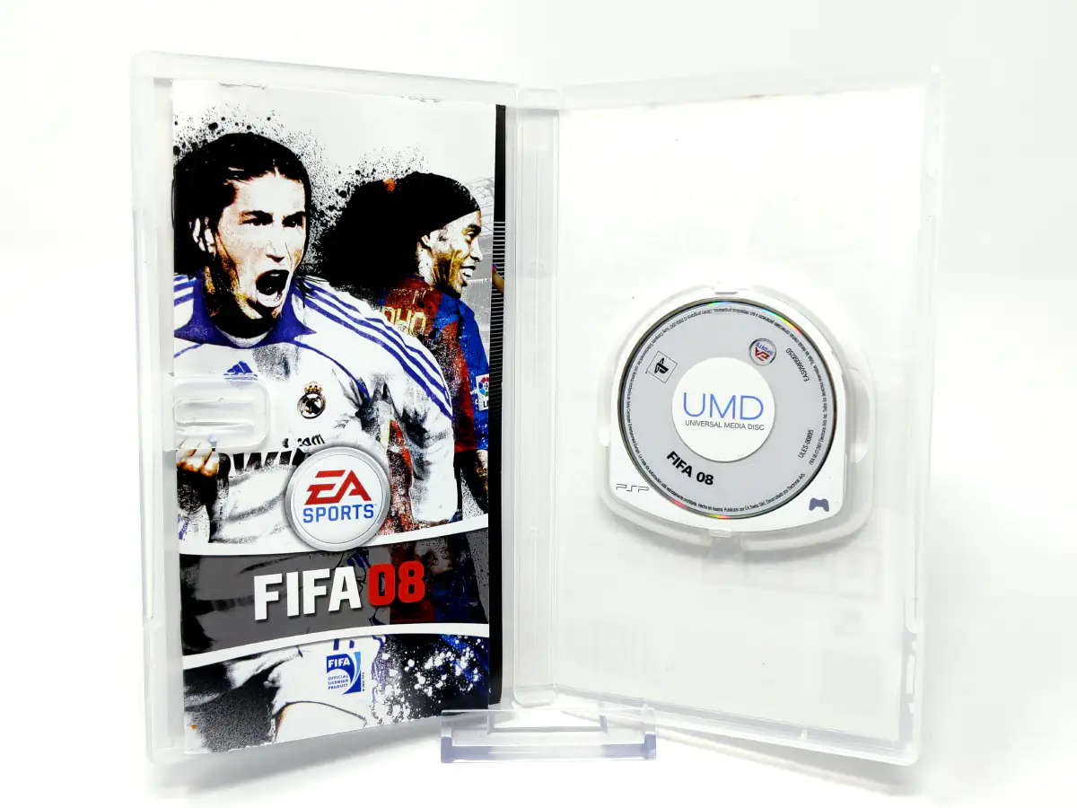 Interior del juego FIFA 08 (ESP) para PSP con disco y manual