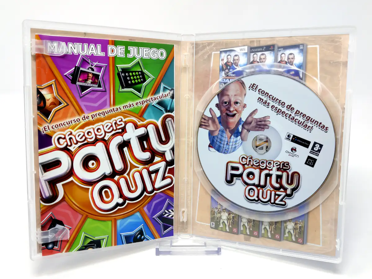 Interior del juego Cheggers Party Quiz (ESP) para PC con disco y manual