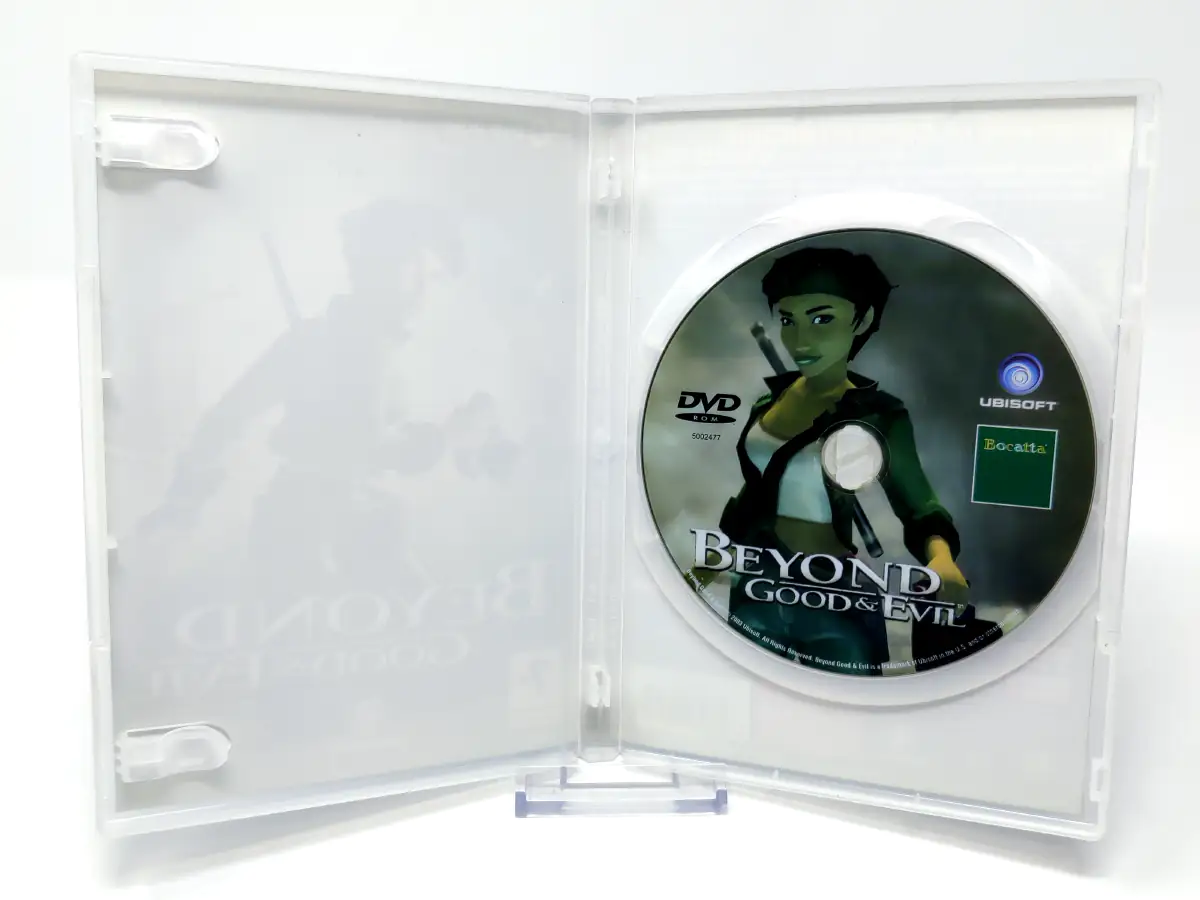 Interior del juego Beyond Good & Evil (ESP) para PC con disco y manual