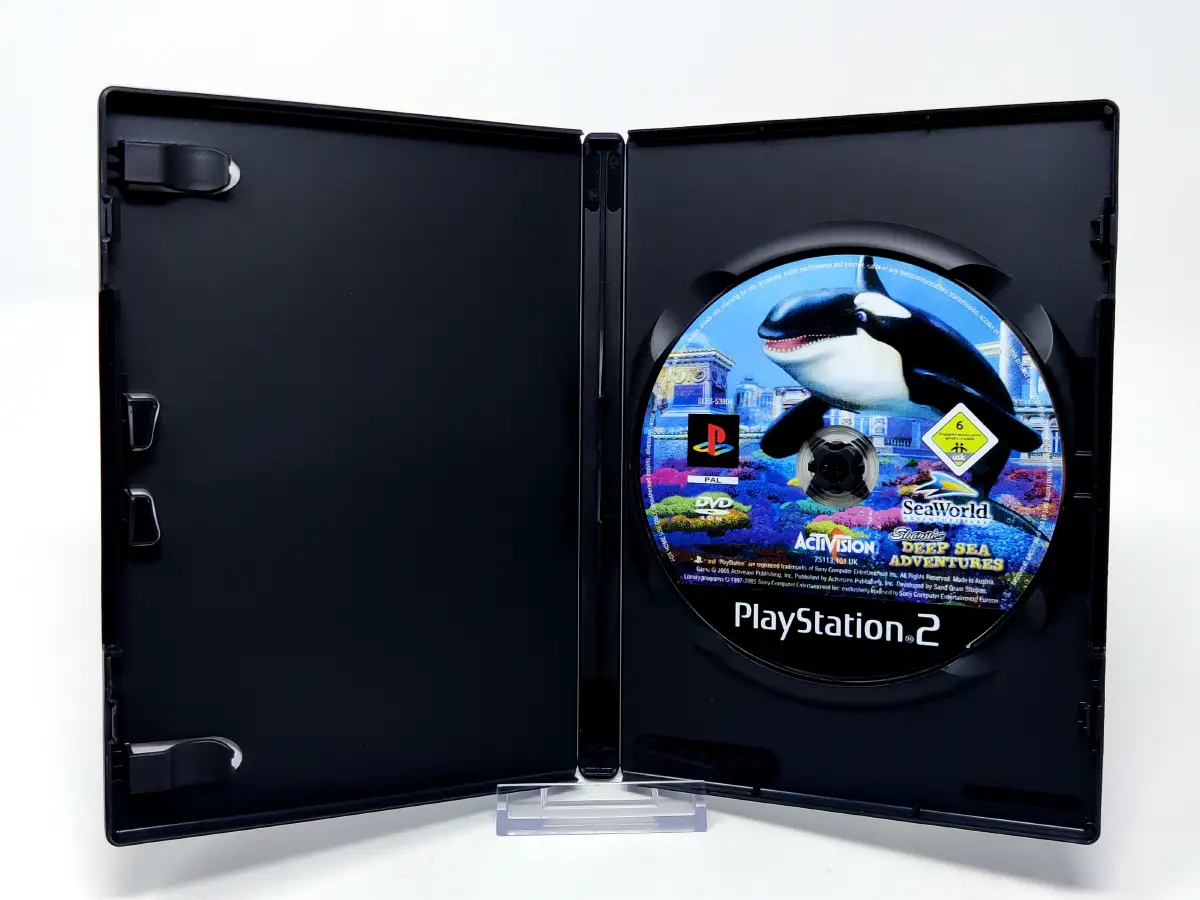 Interior del juego Seaworld Adventure Parks: Shamu's Deep Sea Adventures (ESP) (Rebajado) para PlayStation 2 con disco y manual
