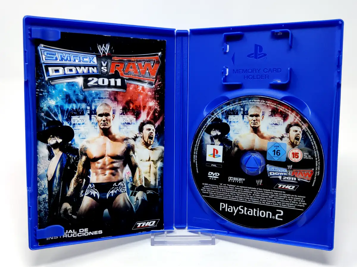 Interior del juego WWE SmackDown vs RAW 2011 (ESP) para PlayStation 2 con disco y manual