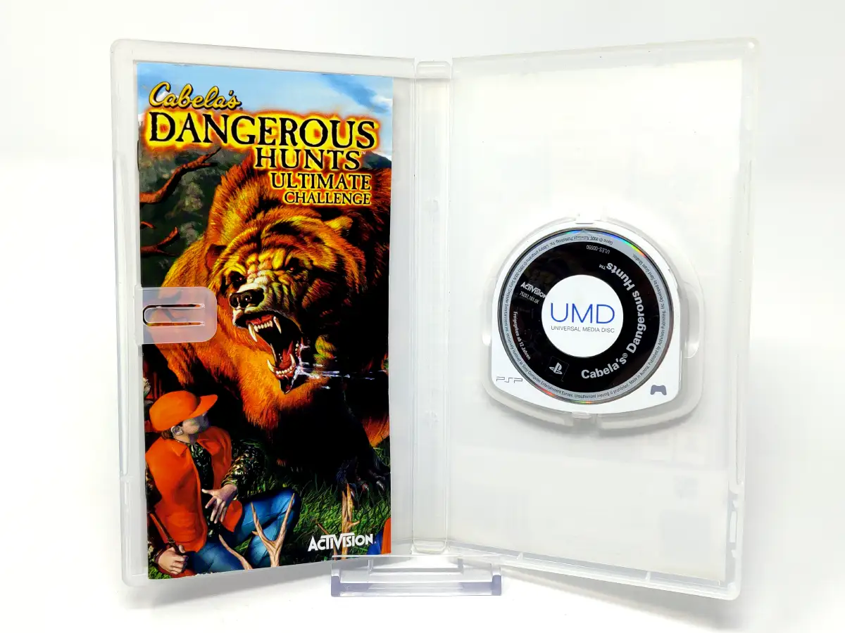 Interior del juego Cabela's Dangerous Hunts: Ultimate Challenge (ESP) para PSP con disco y manual