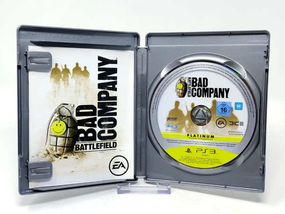 Interior del juego Battlefield: Bad Company (EUR) (Platinum) para PlayStation 3 con disco y manual