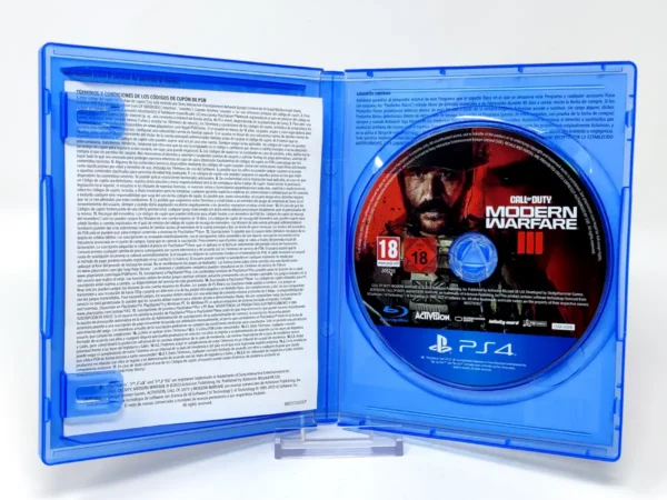 Interior del juego Call of Duty: Modern Warfare III (ESP) para PlayStation 4 con disco y manual