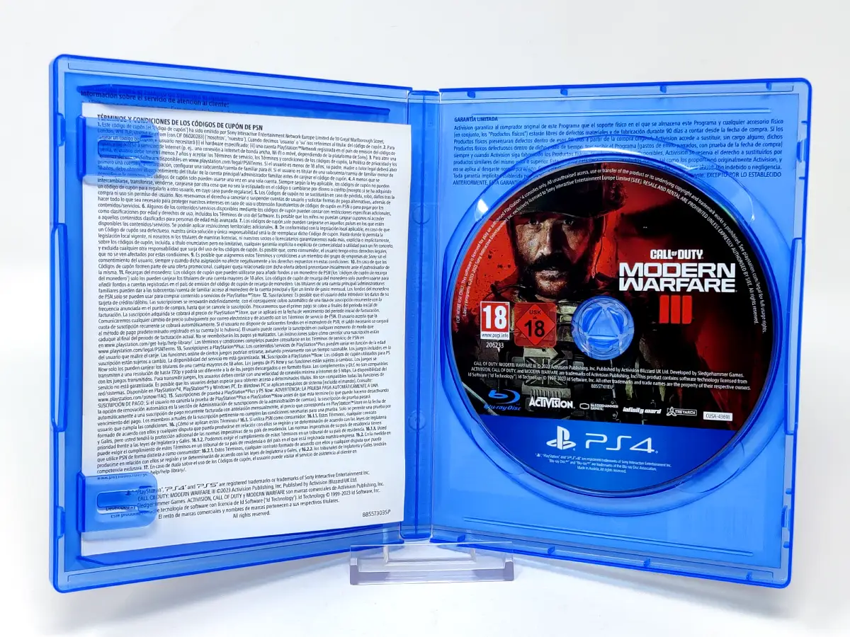 Interior del juego Call of Duty: Modern Warfare III (ESP) para PlayStation 4 con disco y manual