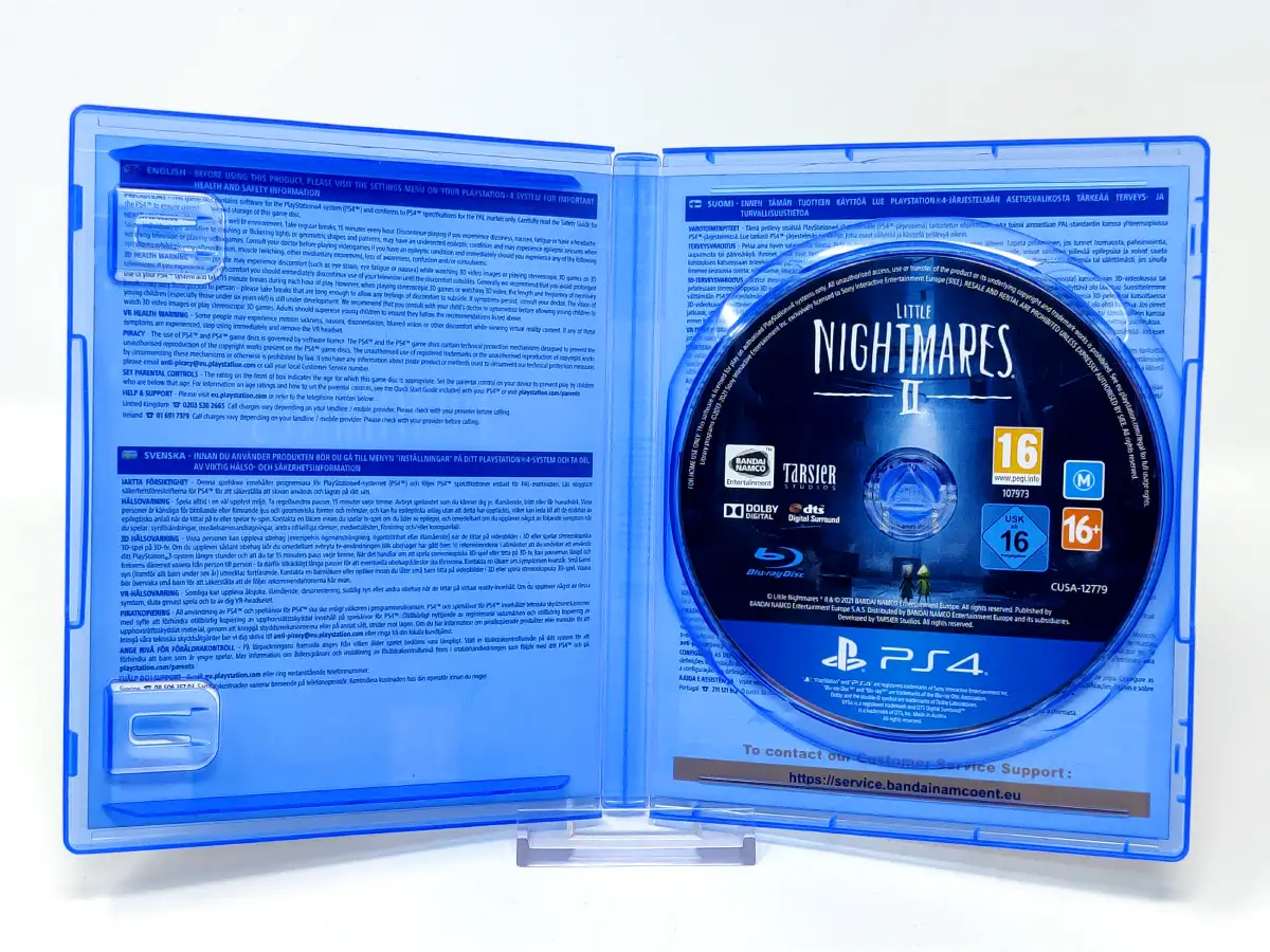 Interior del juego Little Nightmares II (EUR) para PlayStation 4 con disco y manual