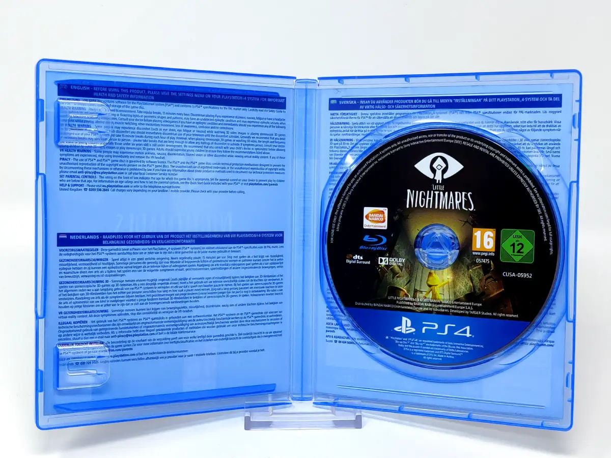 Interior del juego Little Nightmares (EUR) para PlayStation 4 con disco y manual