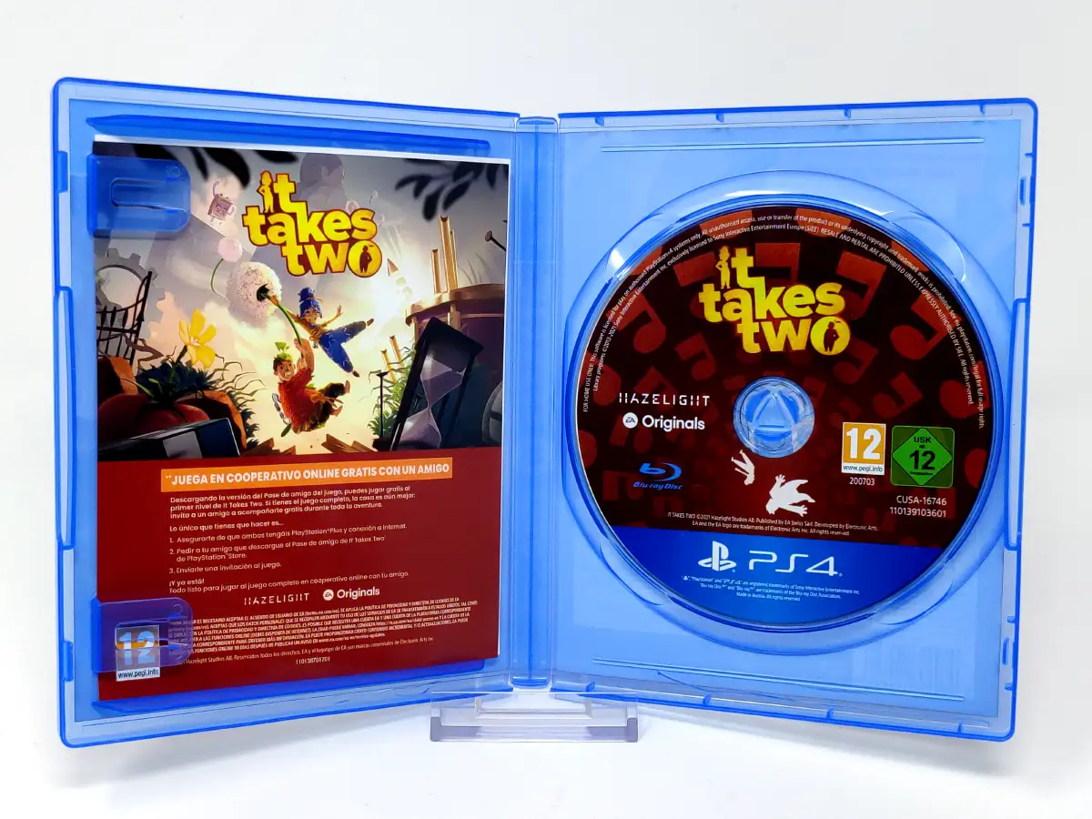 Interior del juego It Takes Two (ESP) para PlayStation 4 con disco y manual