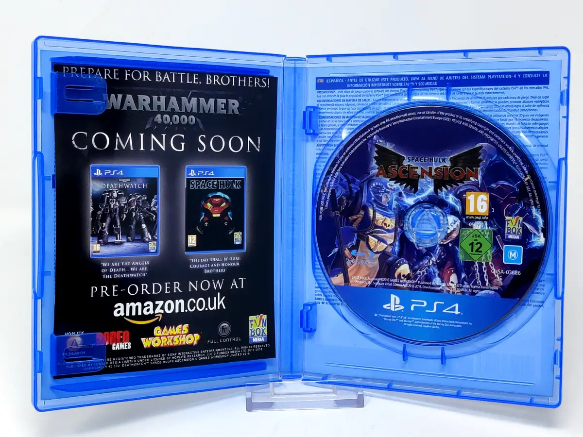 Interior del juego Space Hulk Ascension (EUR) para PlayStation 4 con disco y manual