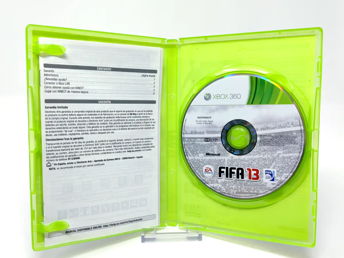 Interior del juego FIFA 13 (ESP) para XBOX 360 con disco y manual