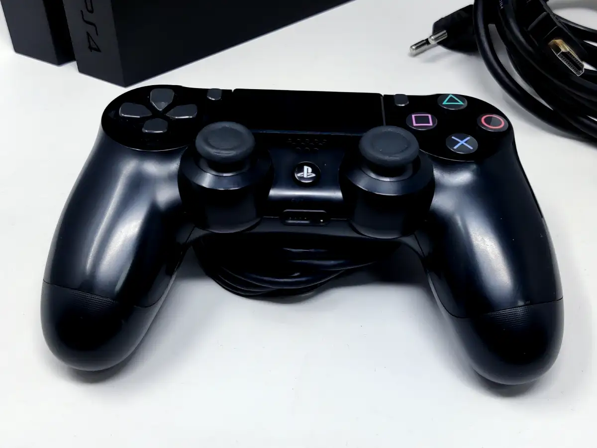 Sony PlayStation 4 (Consola) 500GB Negro (Rebajada) para PlayStation 4, edición PAL EUR, de segunda mano