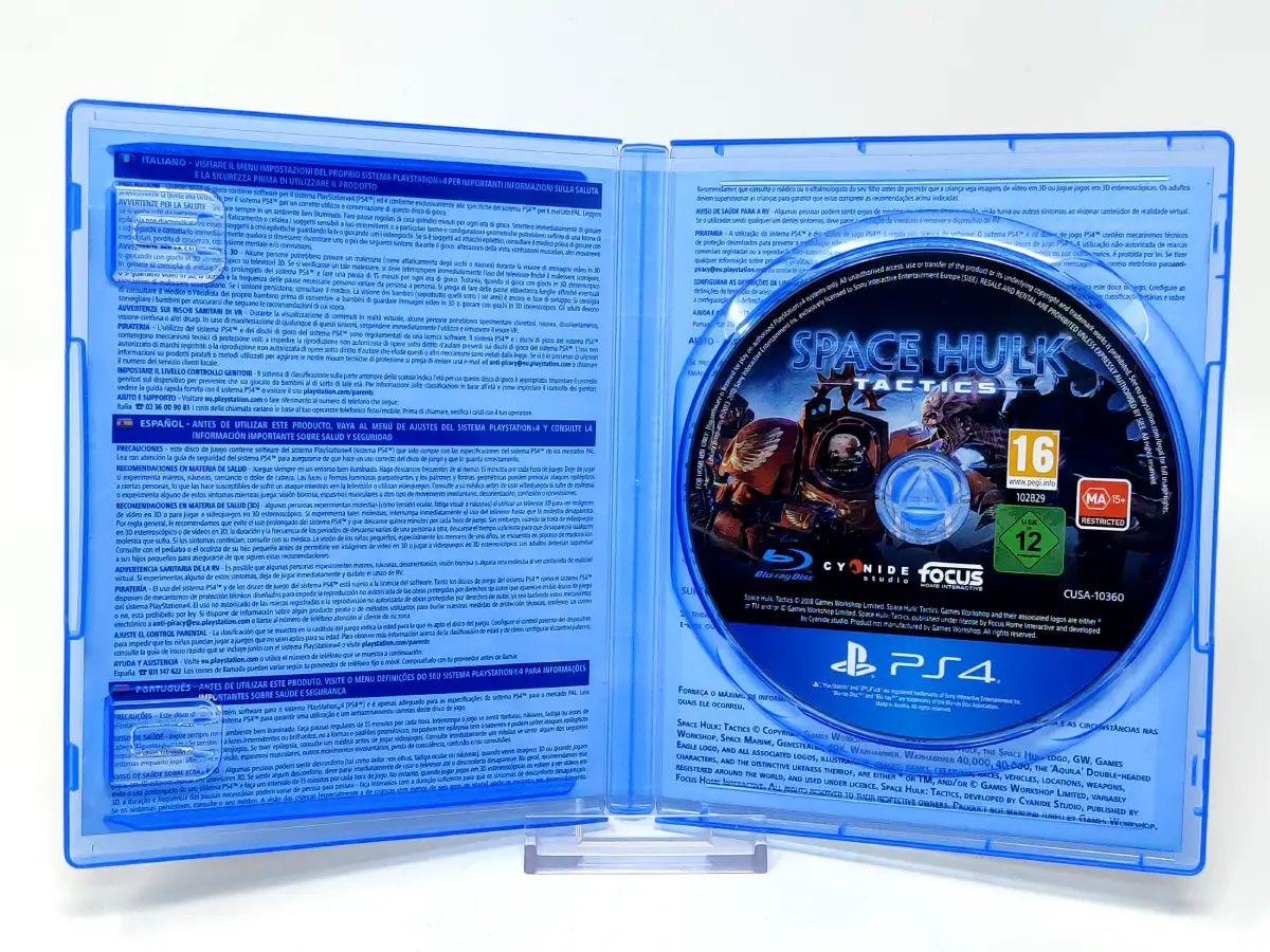 Interior del juego Space Hulk: Tactics (ESP) para PlayStation 4 con disco y manual