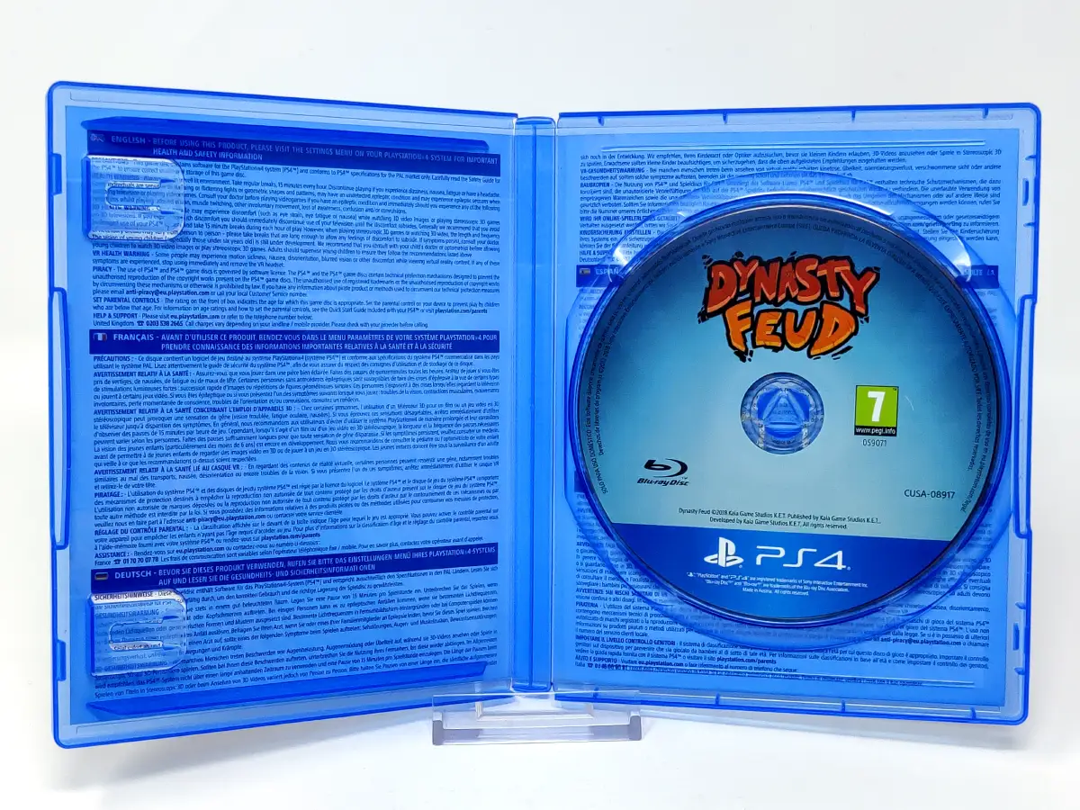 Interior del juego Dynasty Feud (ESP) para PlayStation 4 con disco y manual