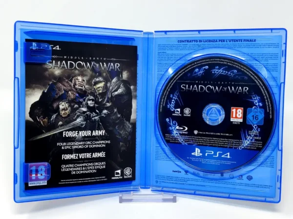 Interior del juego La Terra di Mezzo: L'Ombra della Guerra (ITA) para PlayStation 4 con disco y manual
