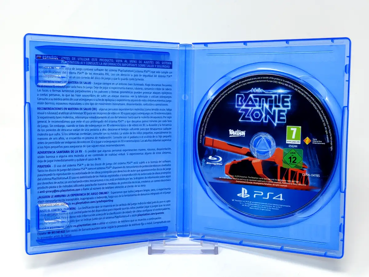 Interior del juego Battlezone (ESP) para PlayStation 4 con disco y manual