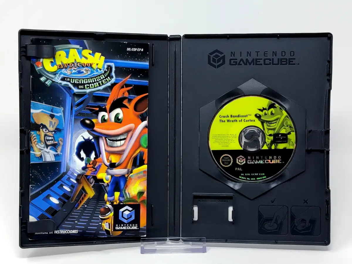 Interior del juego Crash Bandicoot: La Venganza de Cortex (ESP) para Nintendo GameCube con disco y manual