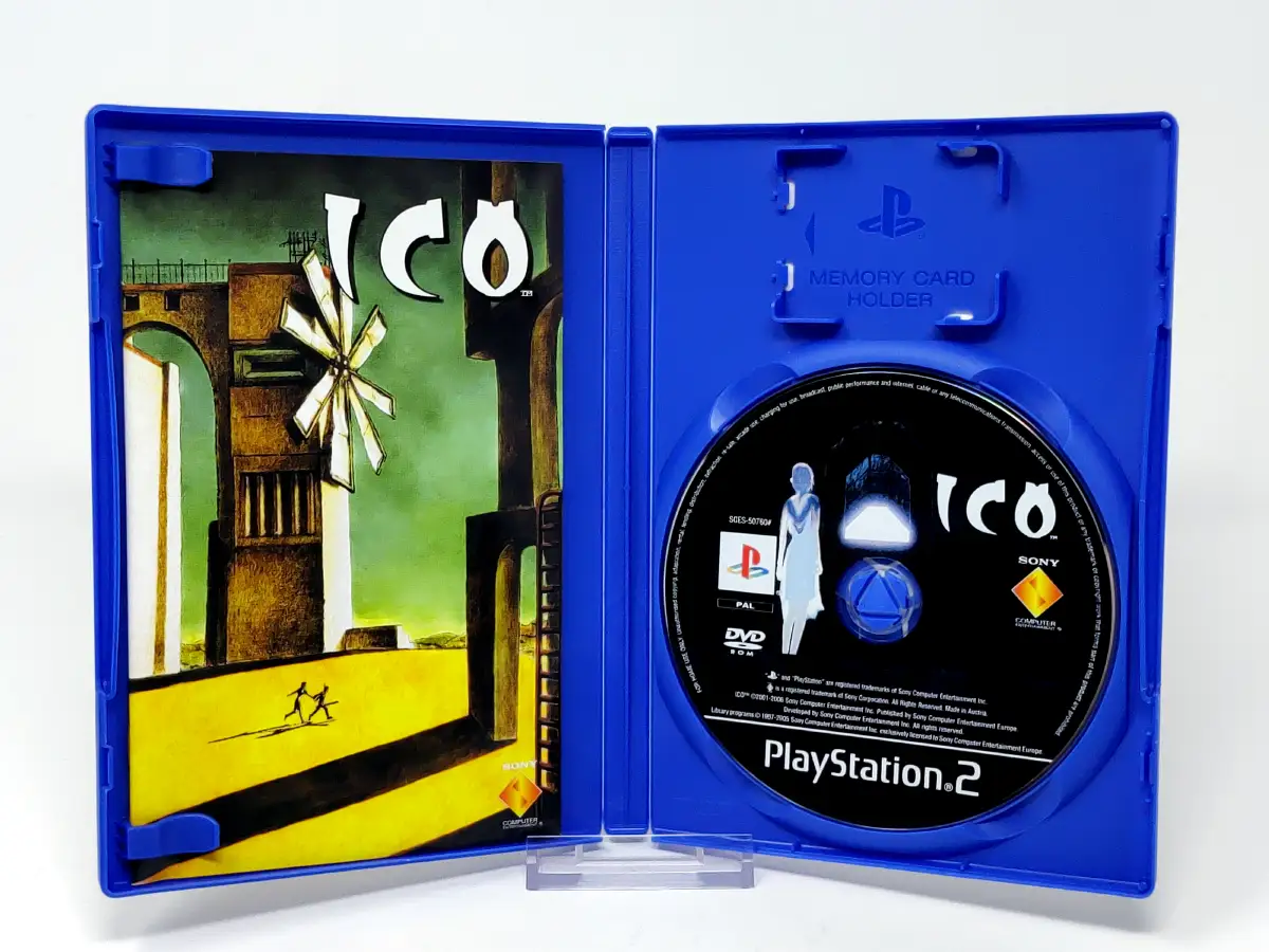 Interior del juego ICO (ESP) para PlayStation 2 con disco y manual
