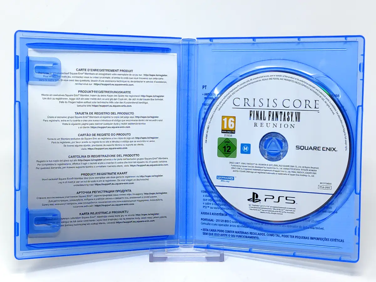Interior del juego Crisis Core: Final Fantasy VII Reunion (ESP) para PlayStation 5 con disco y manual