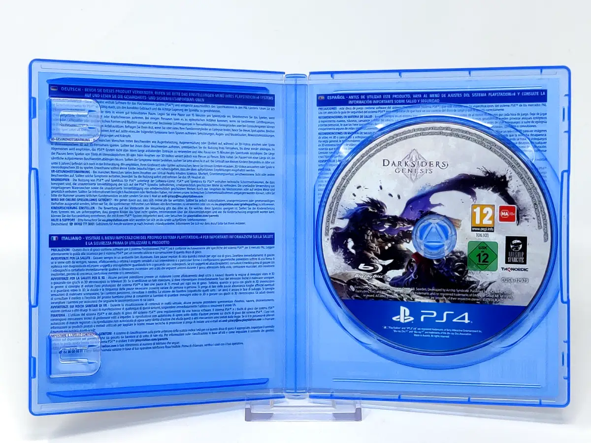 Interior del juego Darksiders Genesis (ESP) para PlayStation 4 con disco y manual