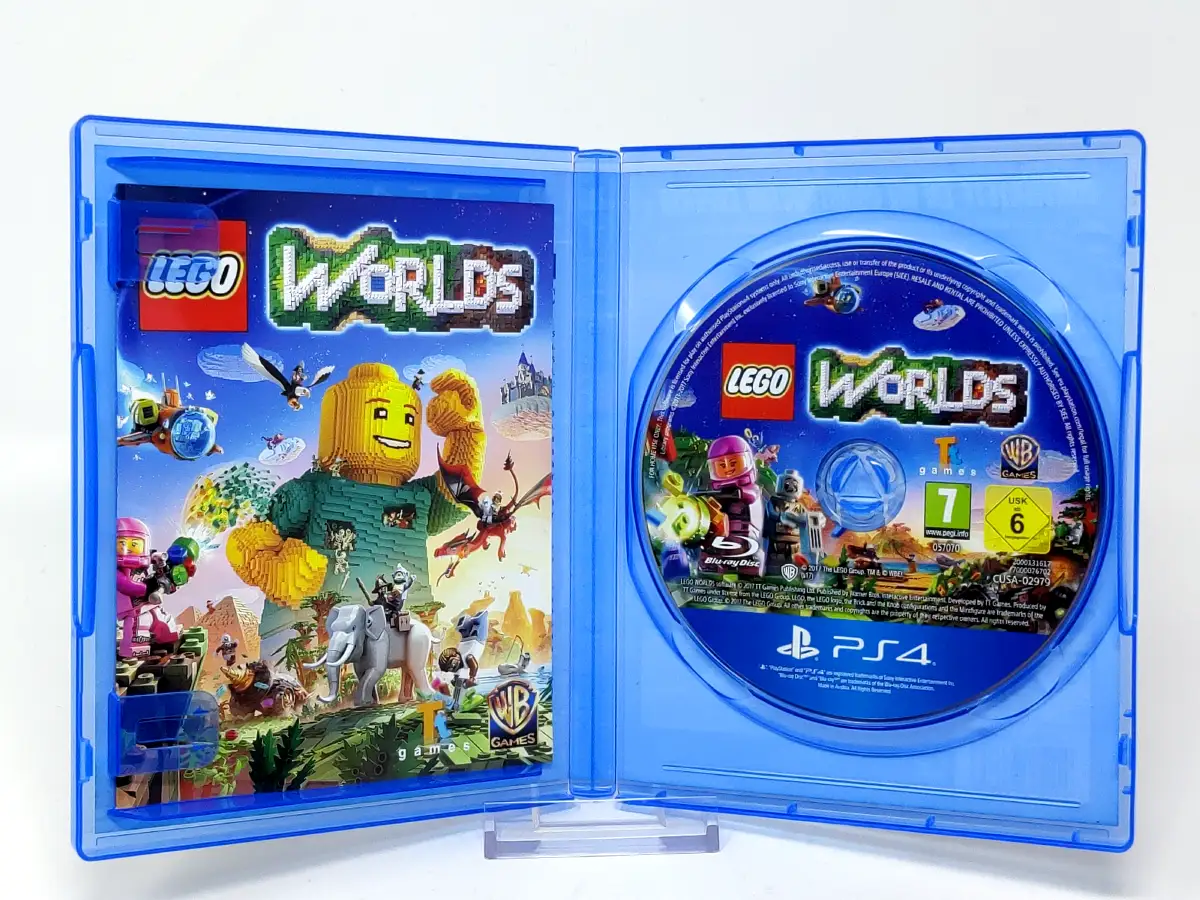 Interior del juego LEGO Worlds (ESP) para PlayStation 4 con disco y manual