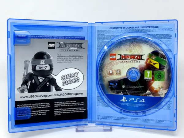 Interior del juego LEGO NINJAGO Il Film: Videogame (ITA) para PlayStation 4 con disco y manual